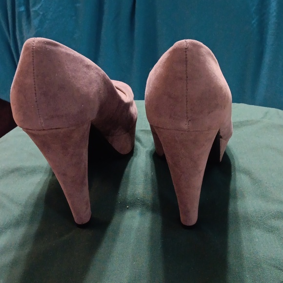 Heels - Dark Gray - Picture 3 of 5